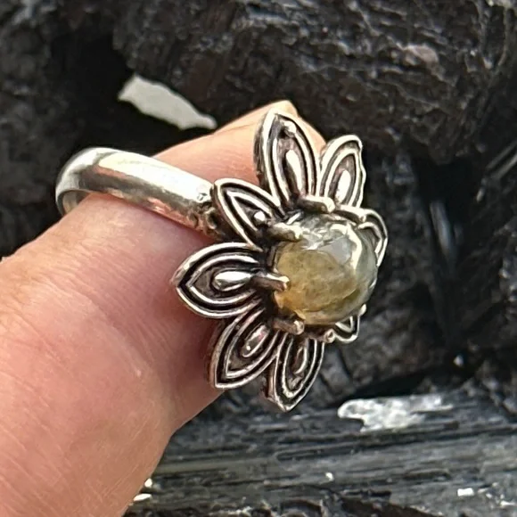 Rainbow Labradorite drop sterling silver statement gem ring/tip ring - Picture 3 of 6